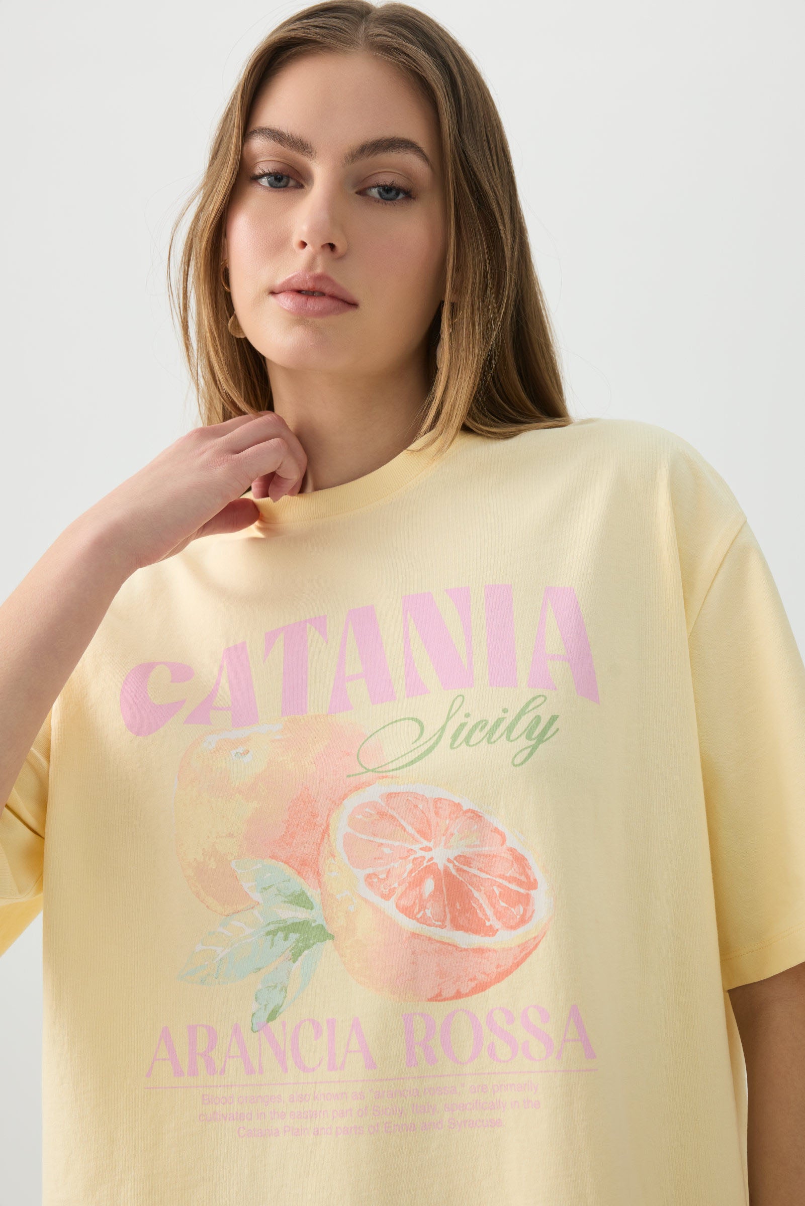 Longline Oversized Graphic T-Shirt – Ardene