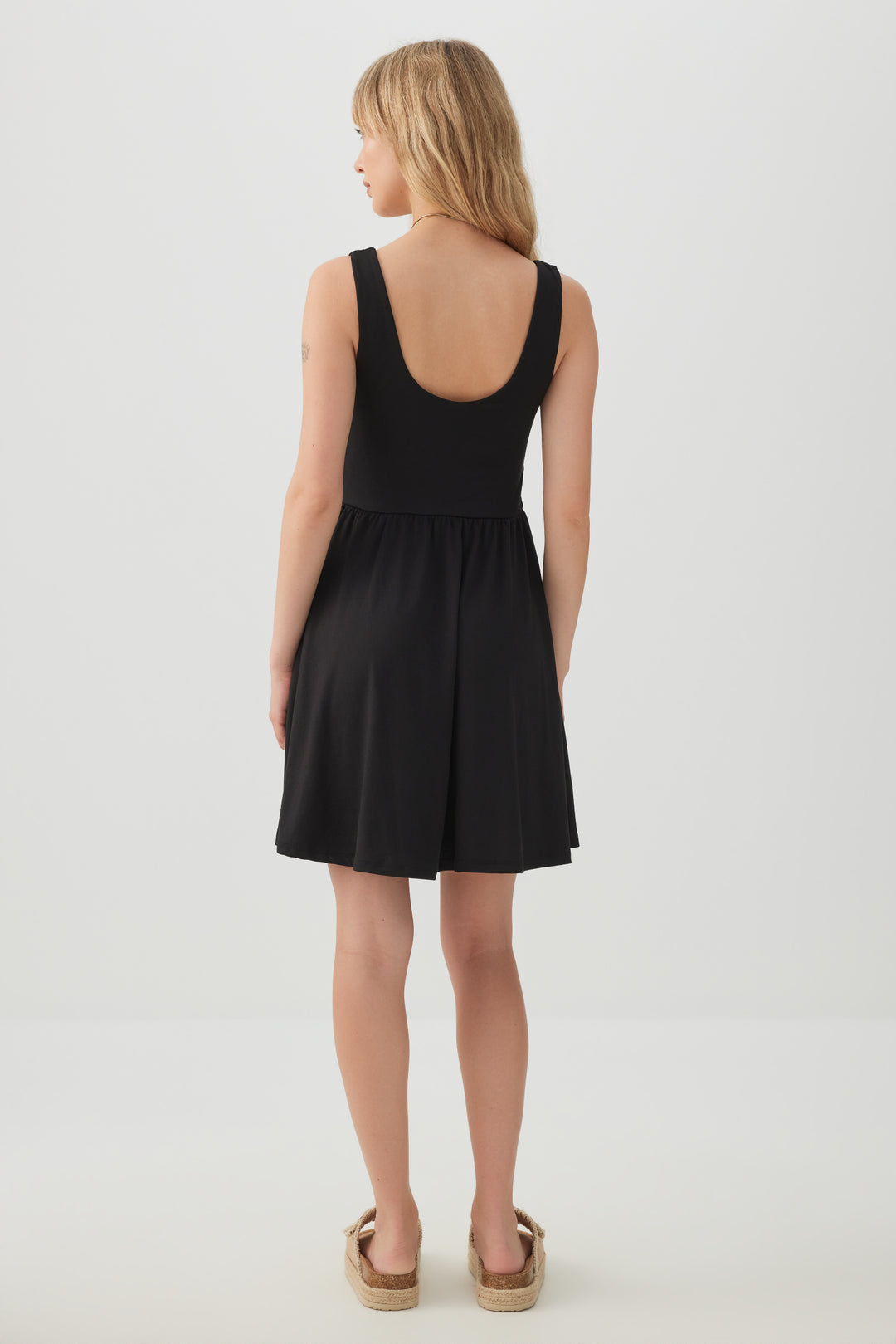 La robe virale courte