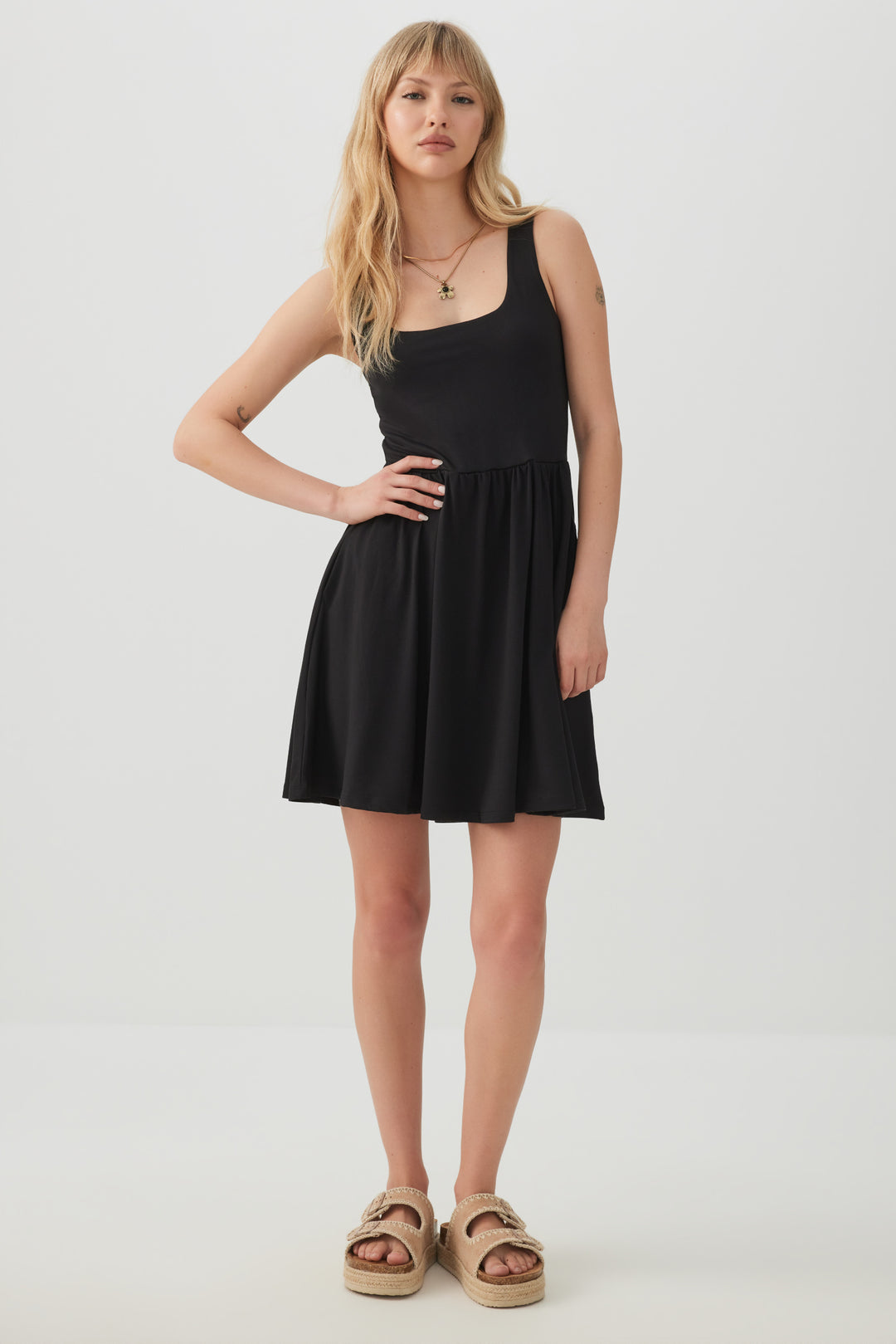 La robe virale courte