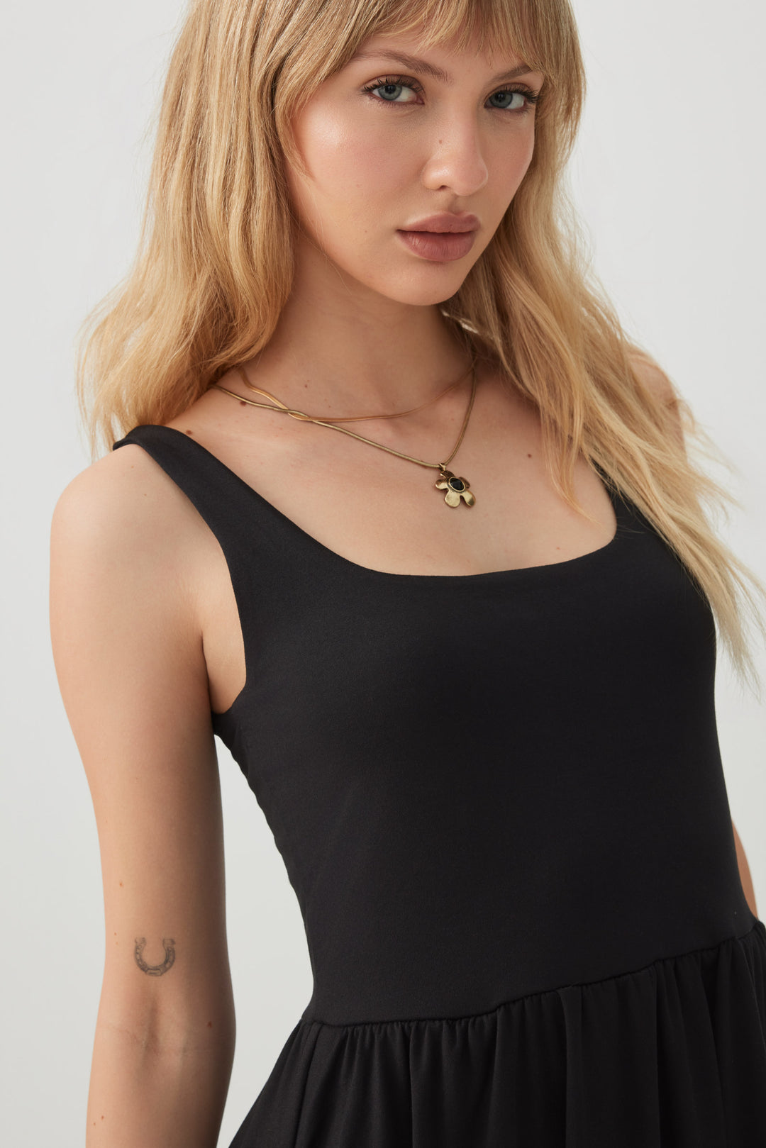 La robe virale courte