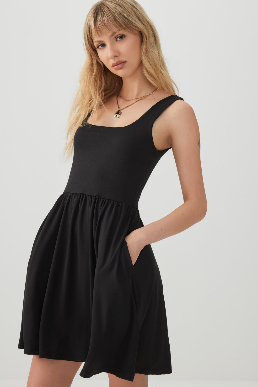 La robe virale courte