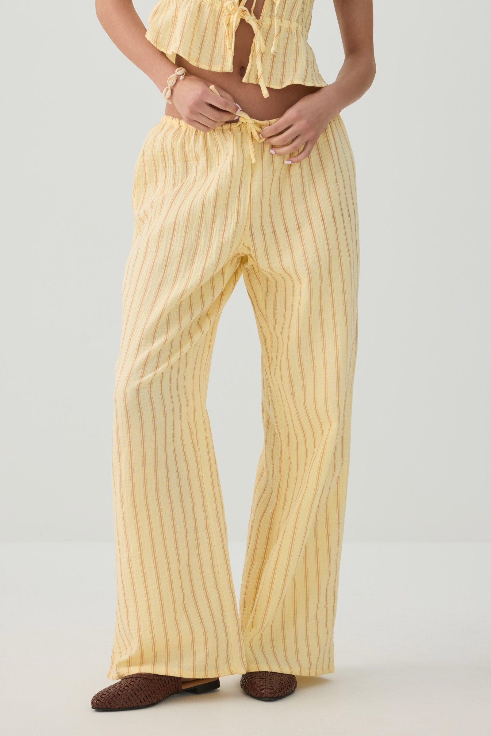 Mid Rise Pull On Wide Leg Pant – Ardene
