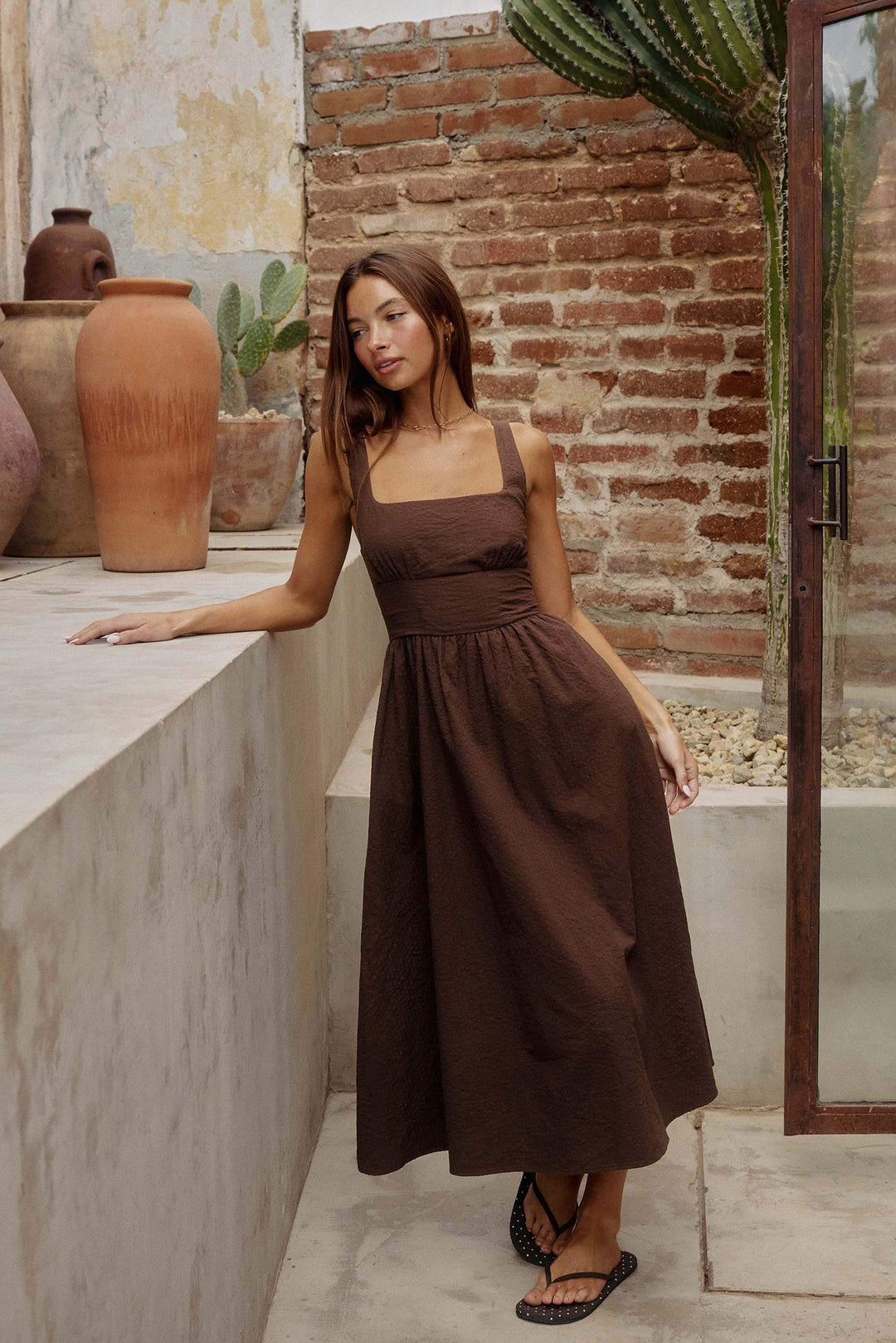 Robe midi à encolure carrée