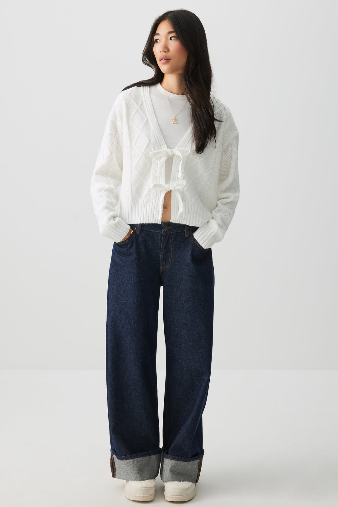 Chandail en tricot torsadé noué à l'avant