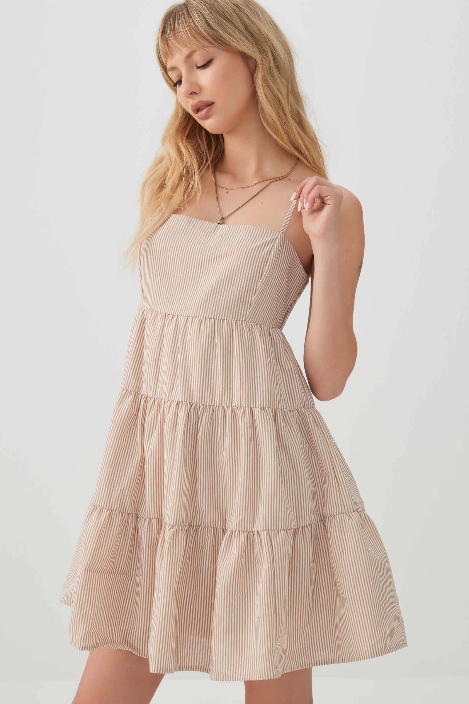 ワンピース Aine set mini dress S beige Tiered Square Neck Mini Dress – Ardene