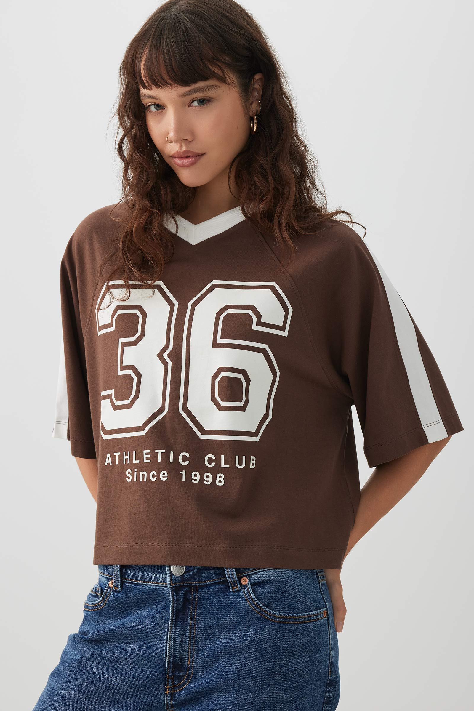 deres Étoile shirt 18th ダークブラウン Short Boxy Jersey T-Shirt – Ardene
