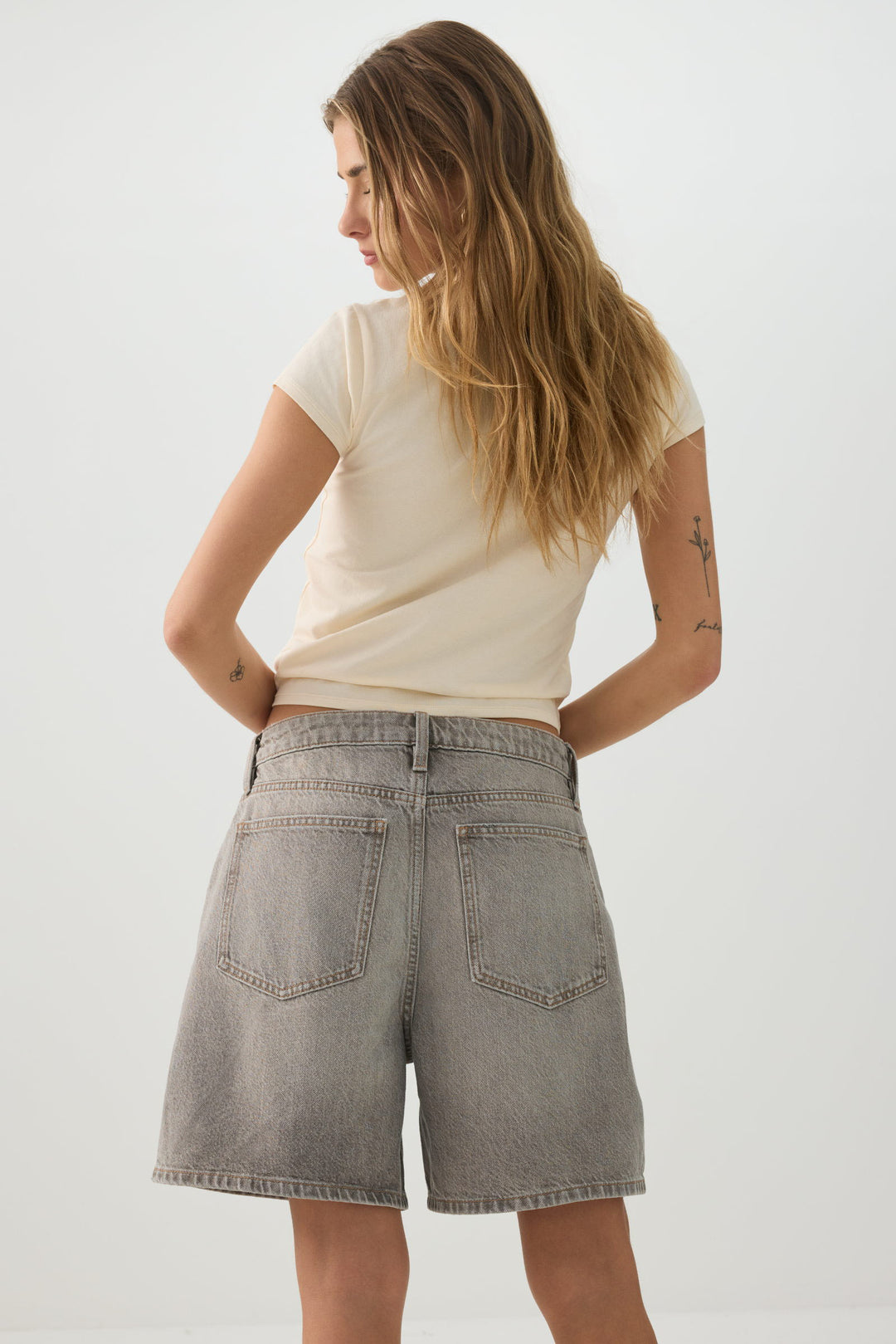 Short bermuda en denim rigide taille mi-haute