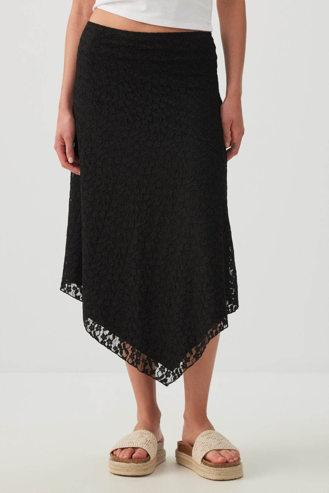 Jupe midi asymétrique en dentelle