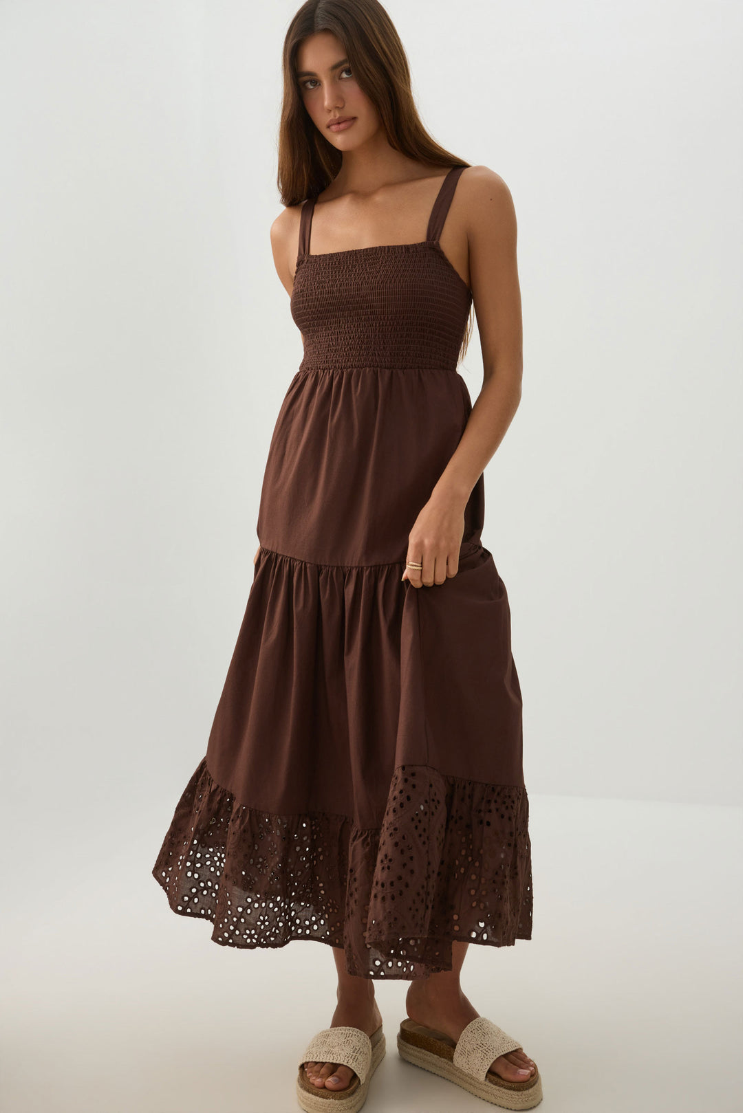 Robe maxi à volants et corsage smocké