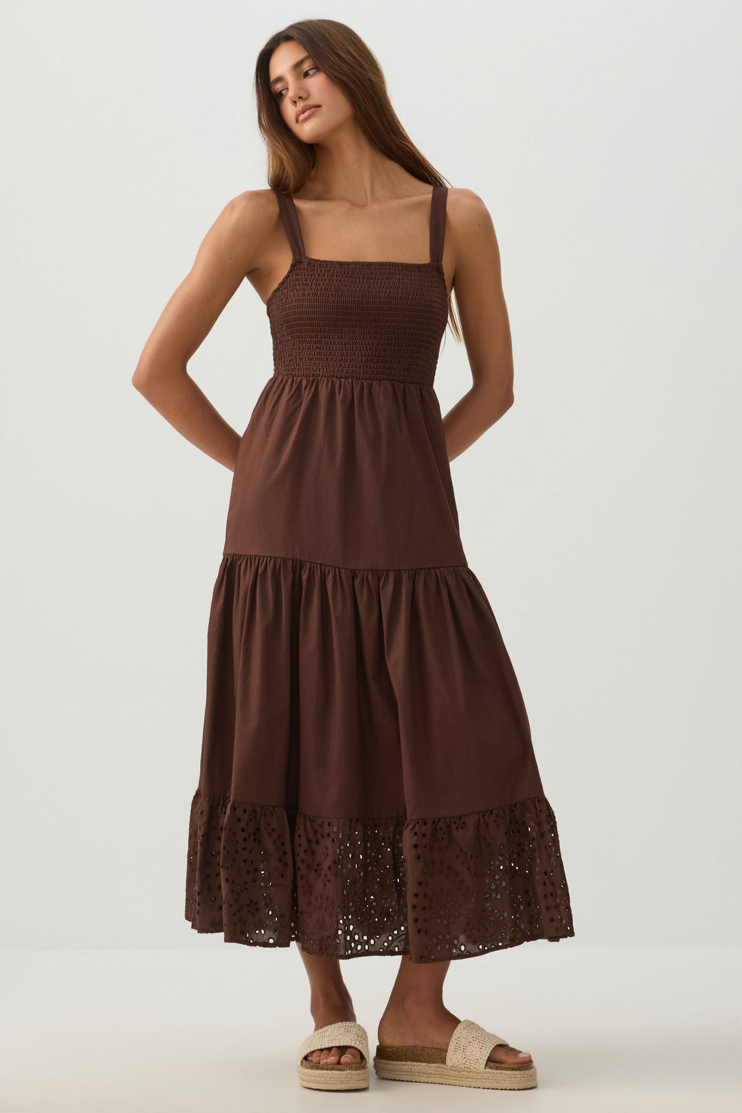 Robe maxi à volants et corsage smocké