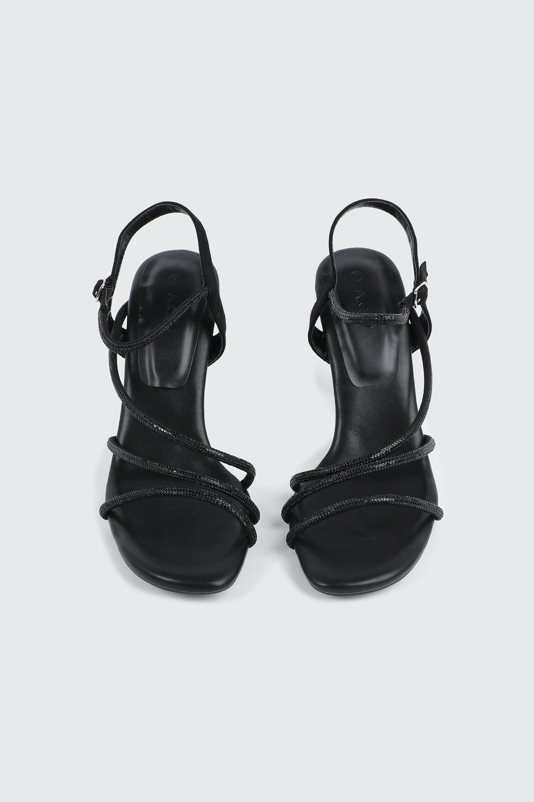 Sandales à talon haut et lanières ornées