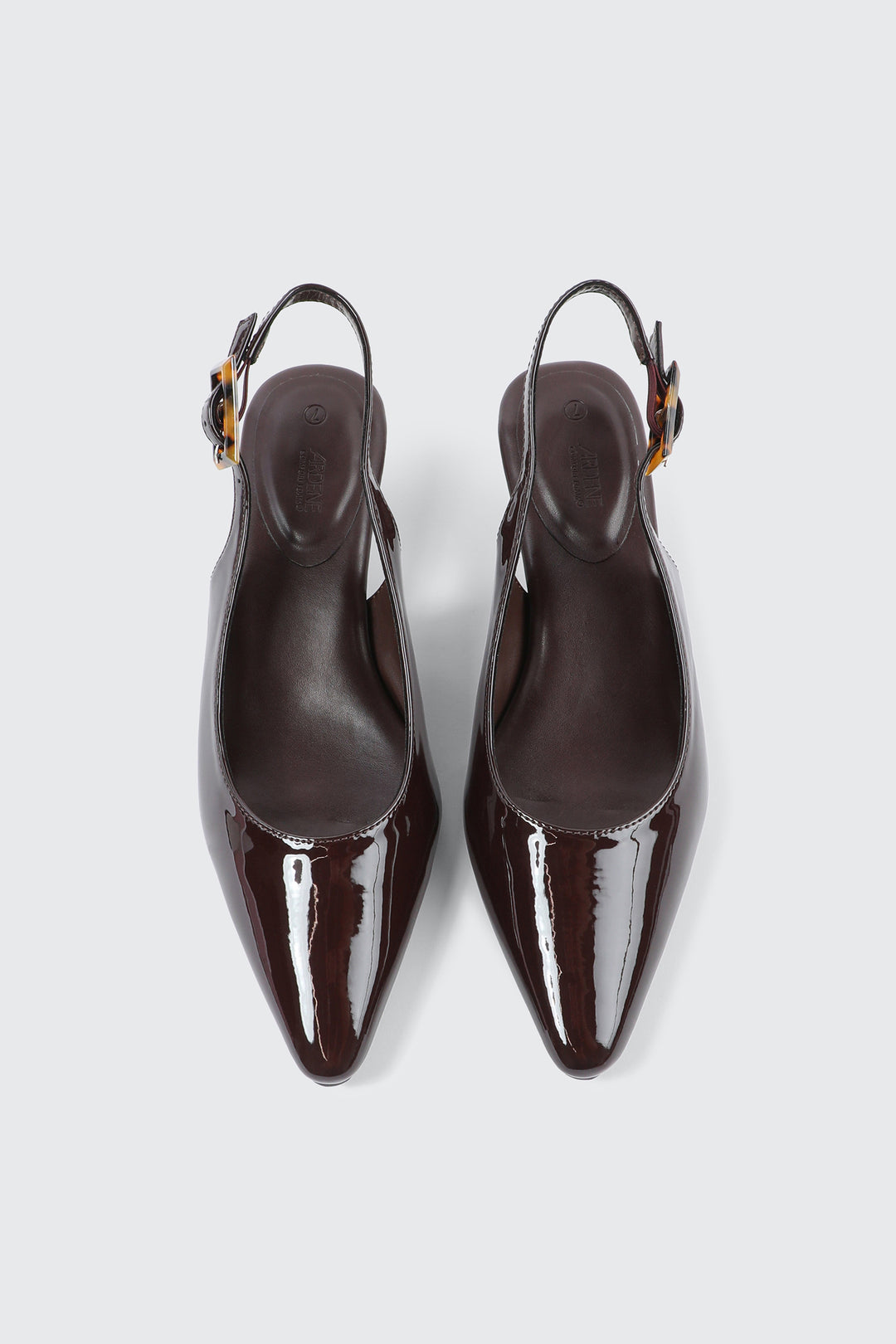 Escarpins à talon moyen et bride arrière