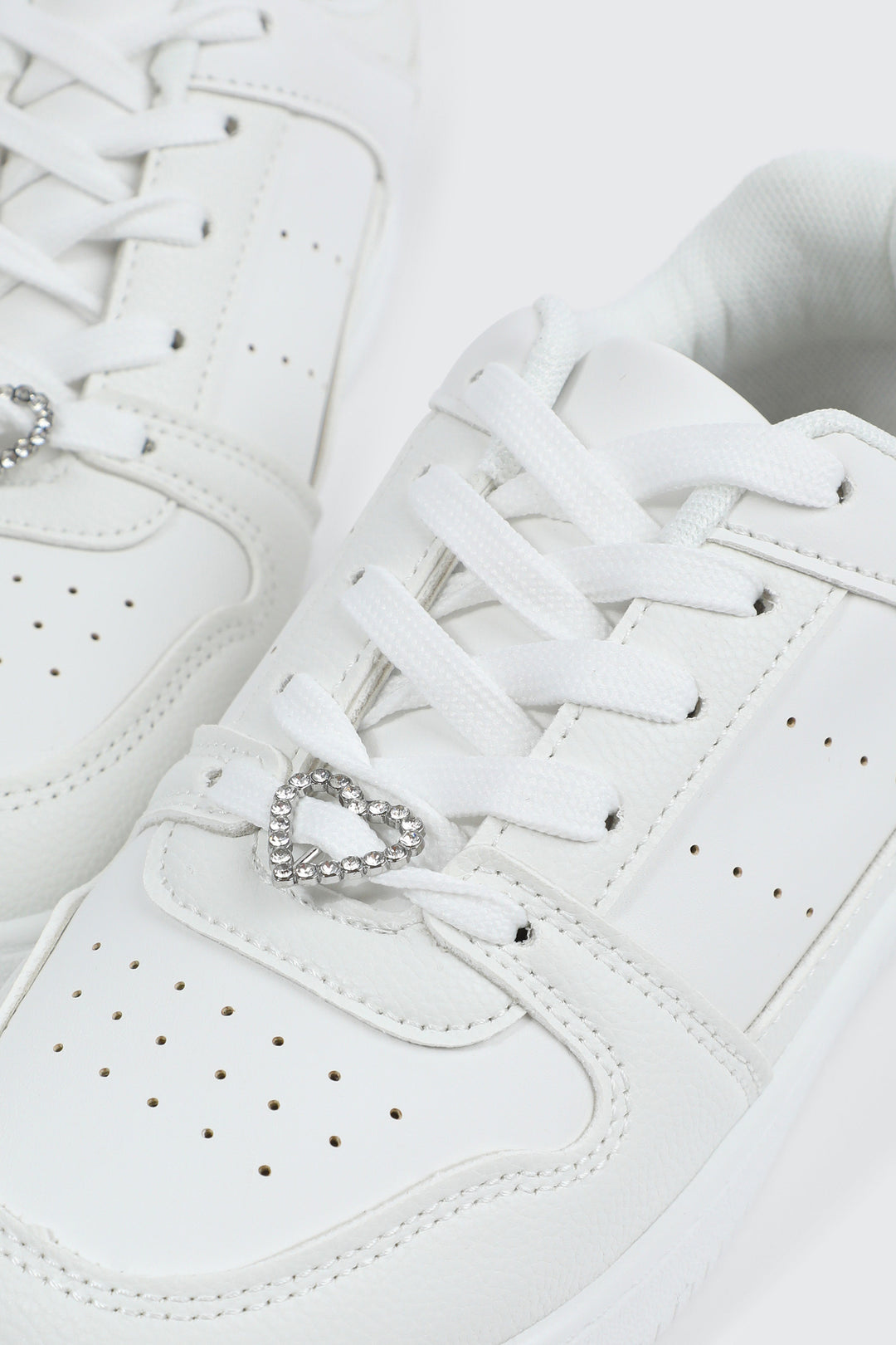 Espadrilles basketball à détail de breloque