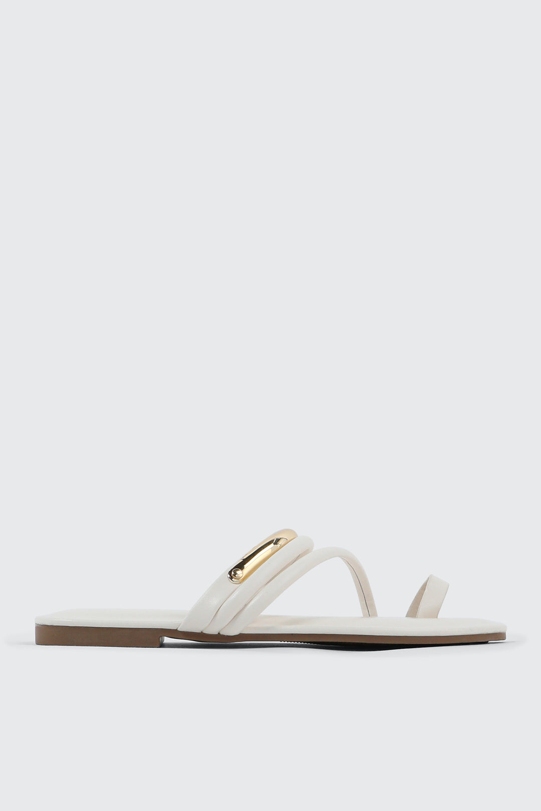 Sandales plates à bout carré et lanières
