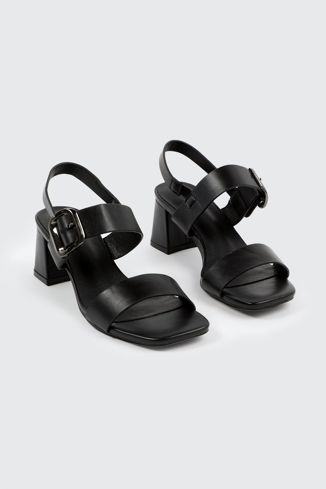 Sandales à talon bloc et sangle sur boucle