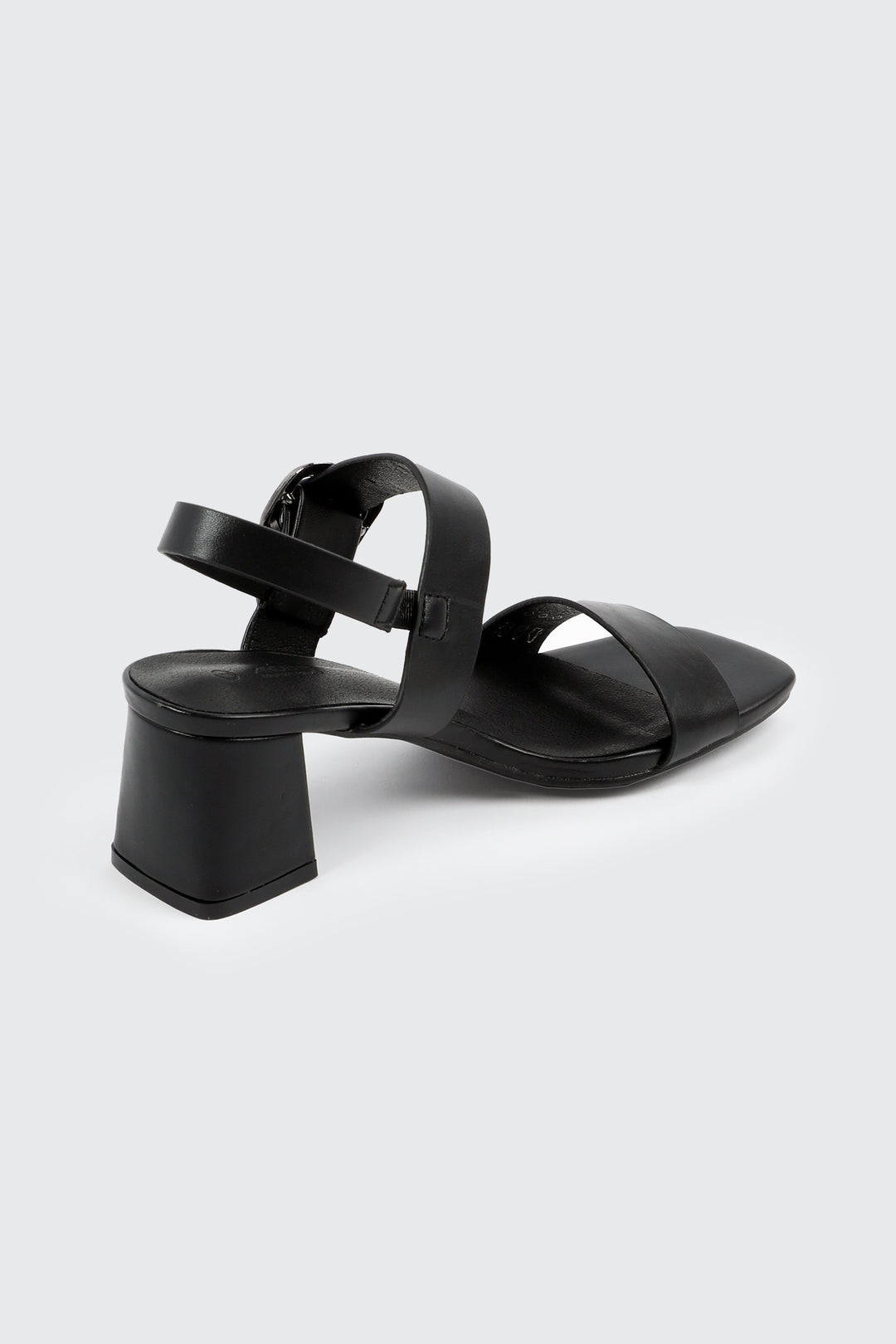 Sandales à talon bloc et sangle sur boucle