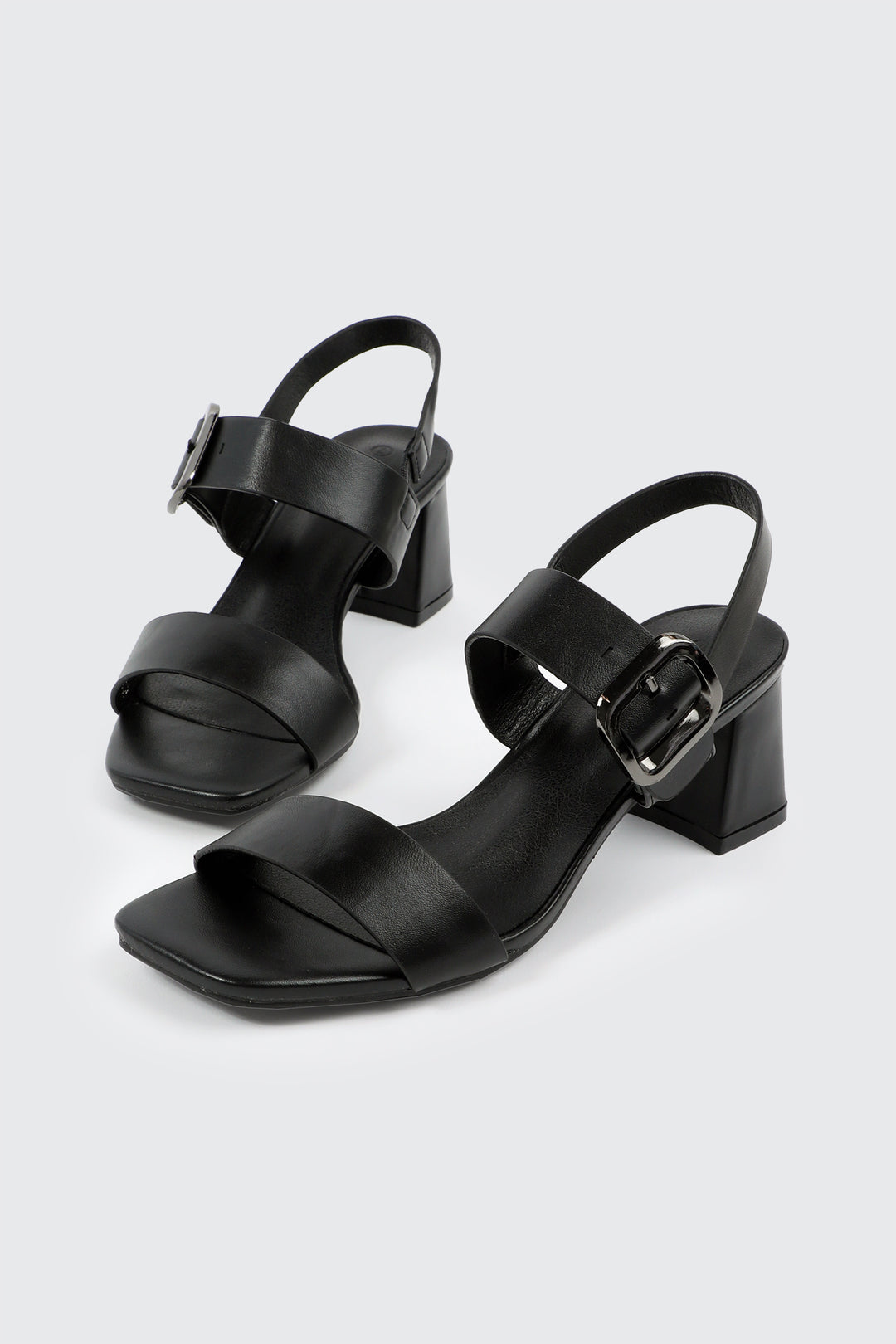 Sandales à talon bloc et sangle sur boucle