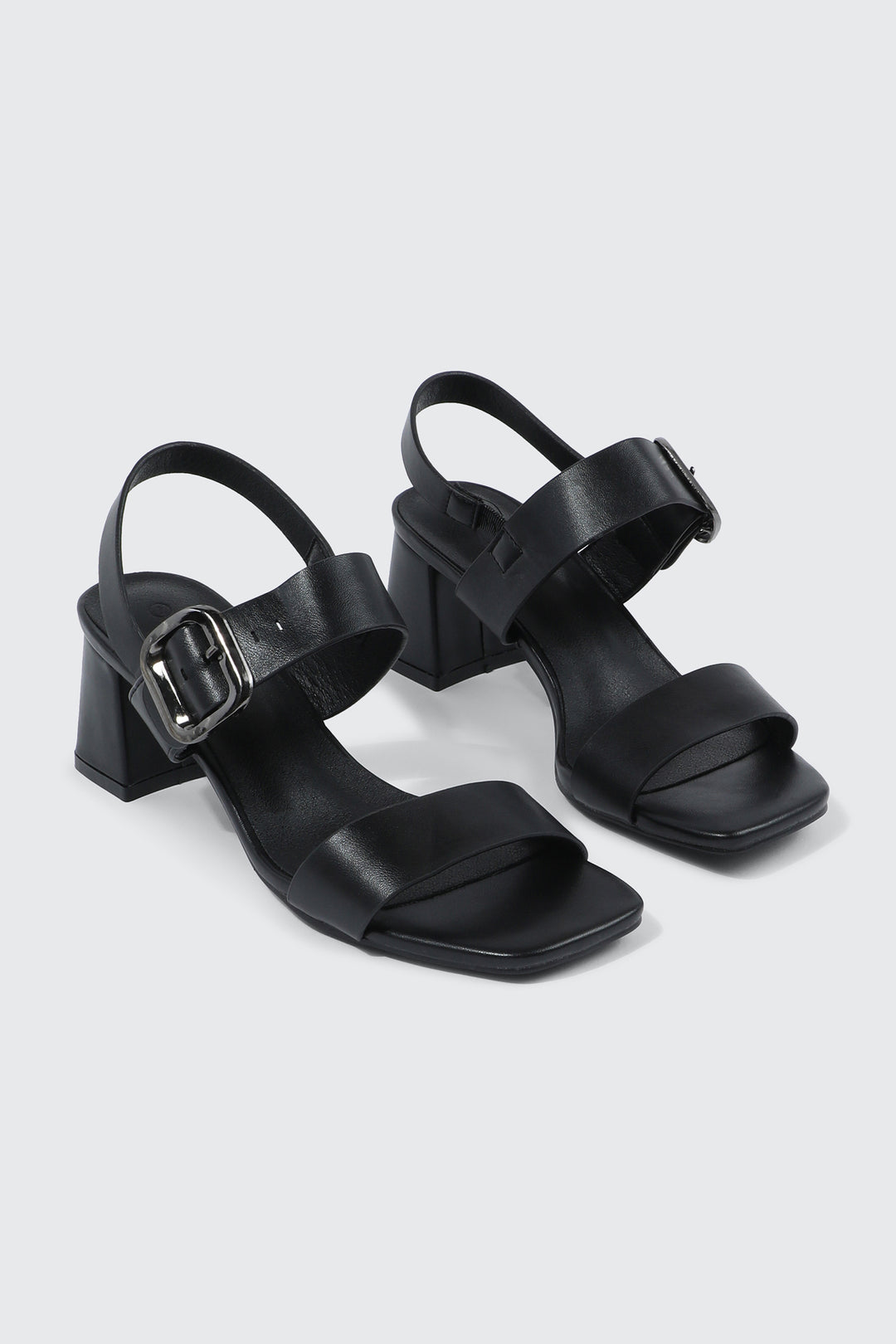 Sandales à talon bloc et sangle sur boucle