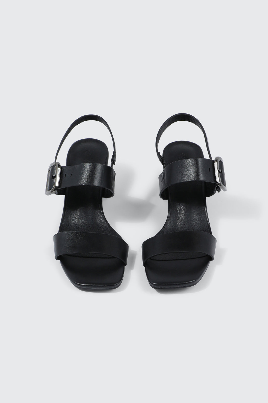 Sandales à talon bloc et sangle sur boucle