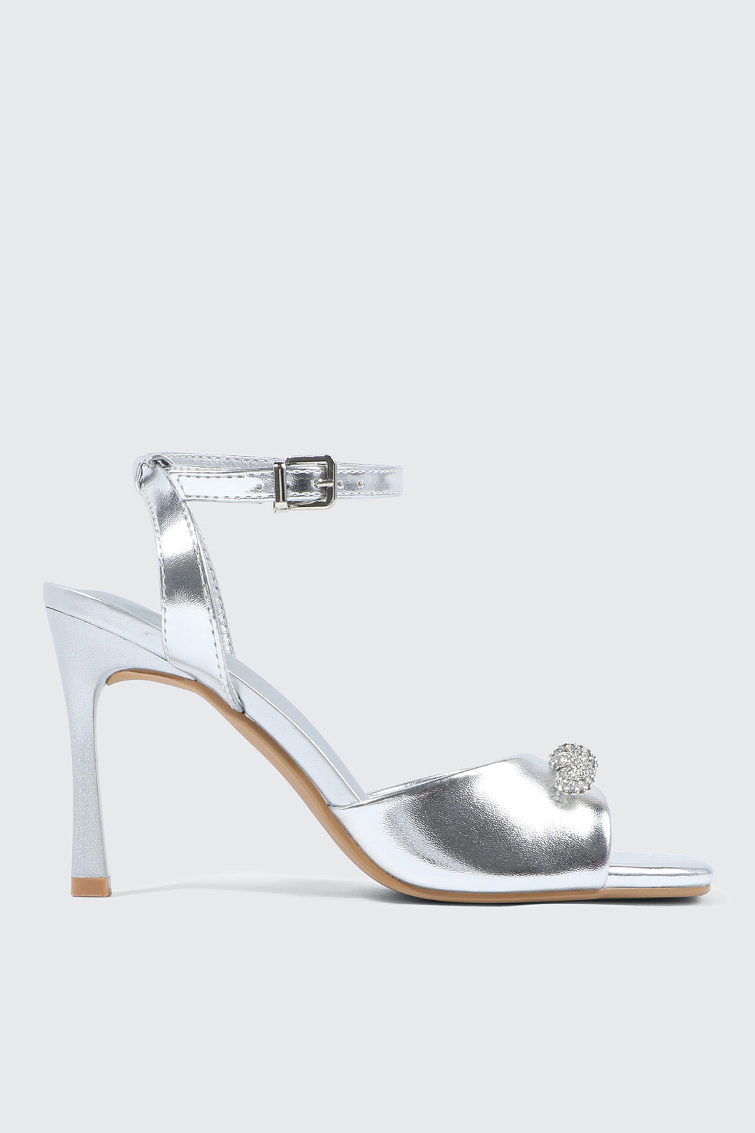 Sandales à bride unique à bout carré