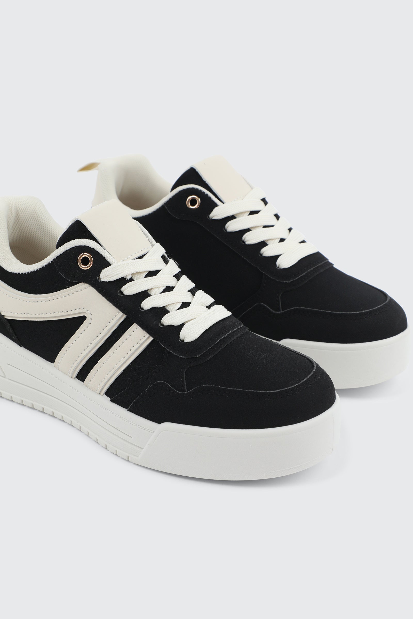Platform Lace-Up Sneakers – Ardene
