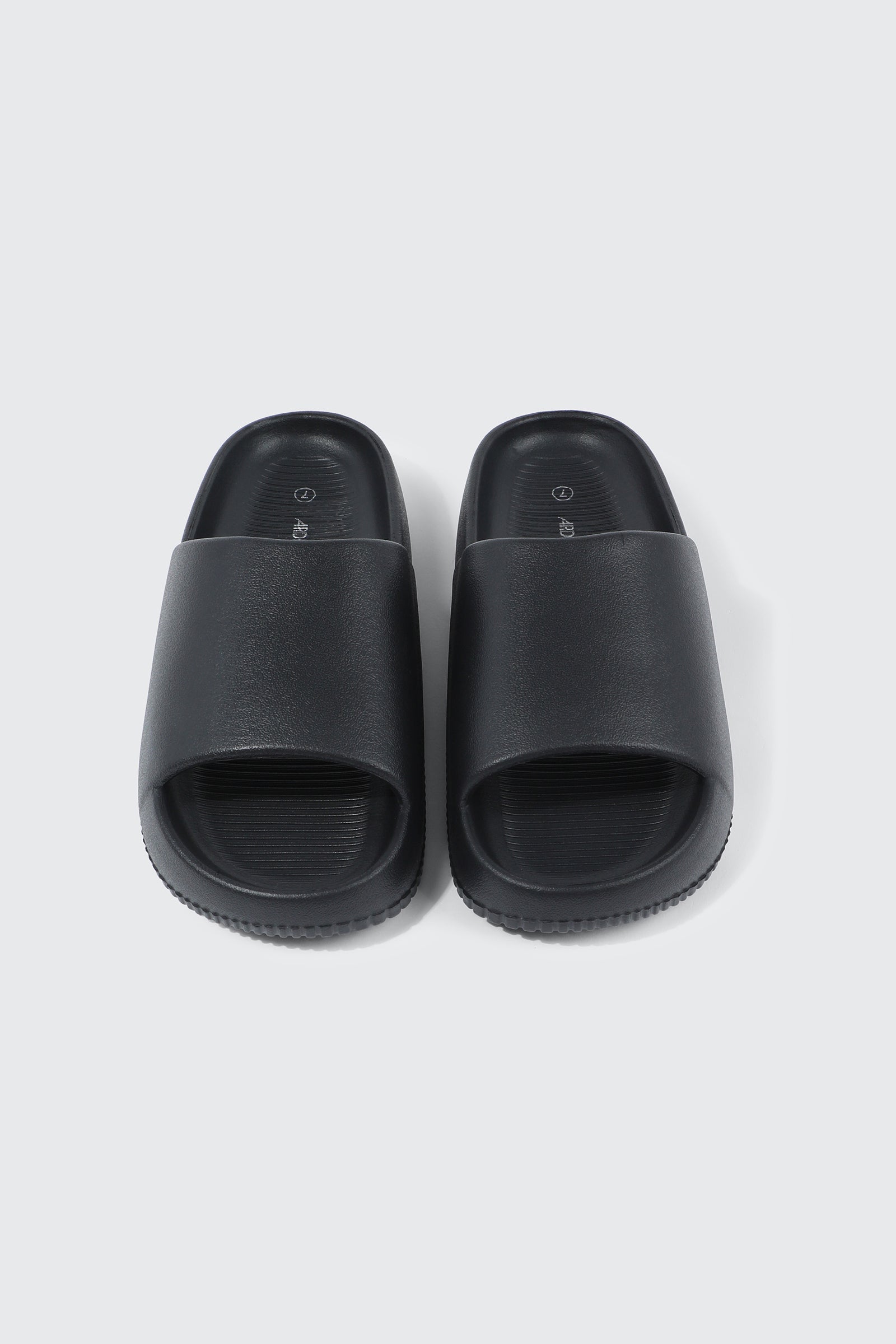 シューズ(男性用) CLUBHAUS My Own SlideSandals - Black Lightweight Pool Slide Sandals – Ardene