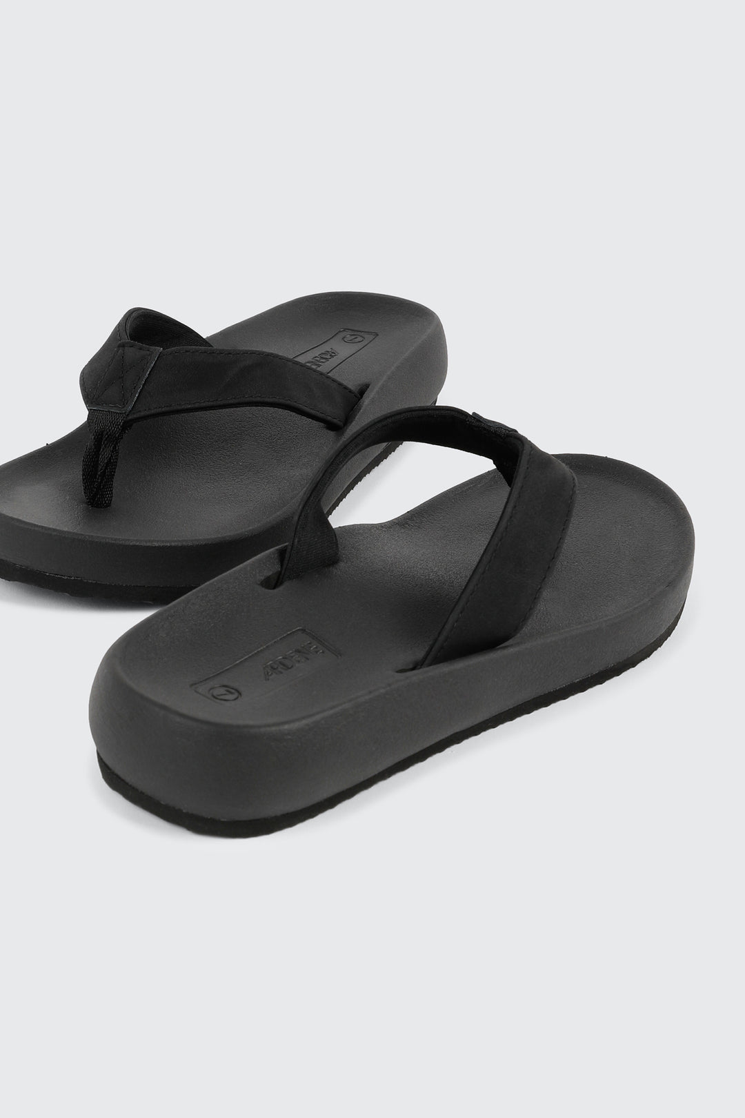 Sandales à talon plat en faux cuir