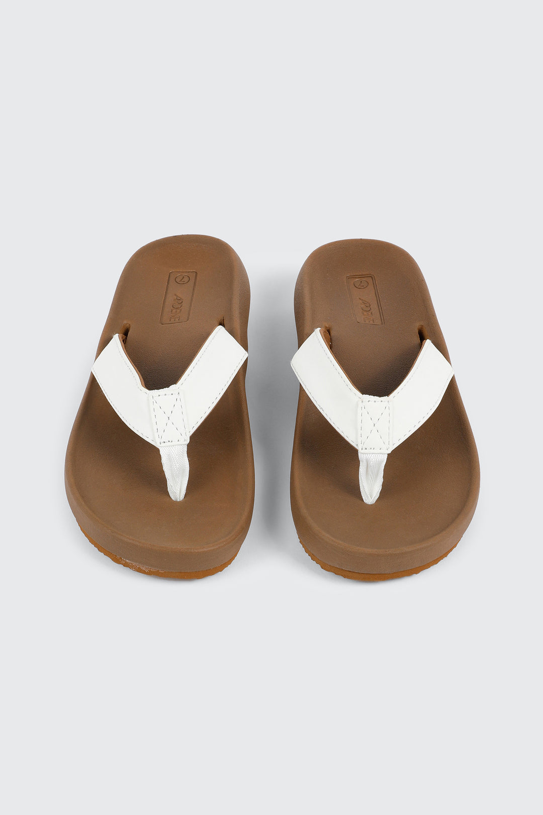 Sandales à talon plat en faux cuir