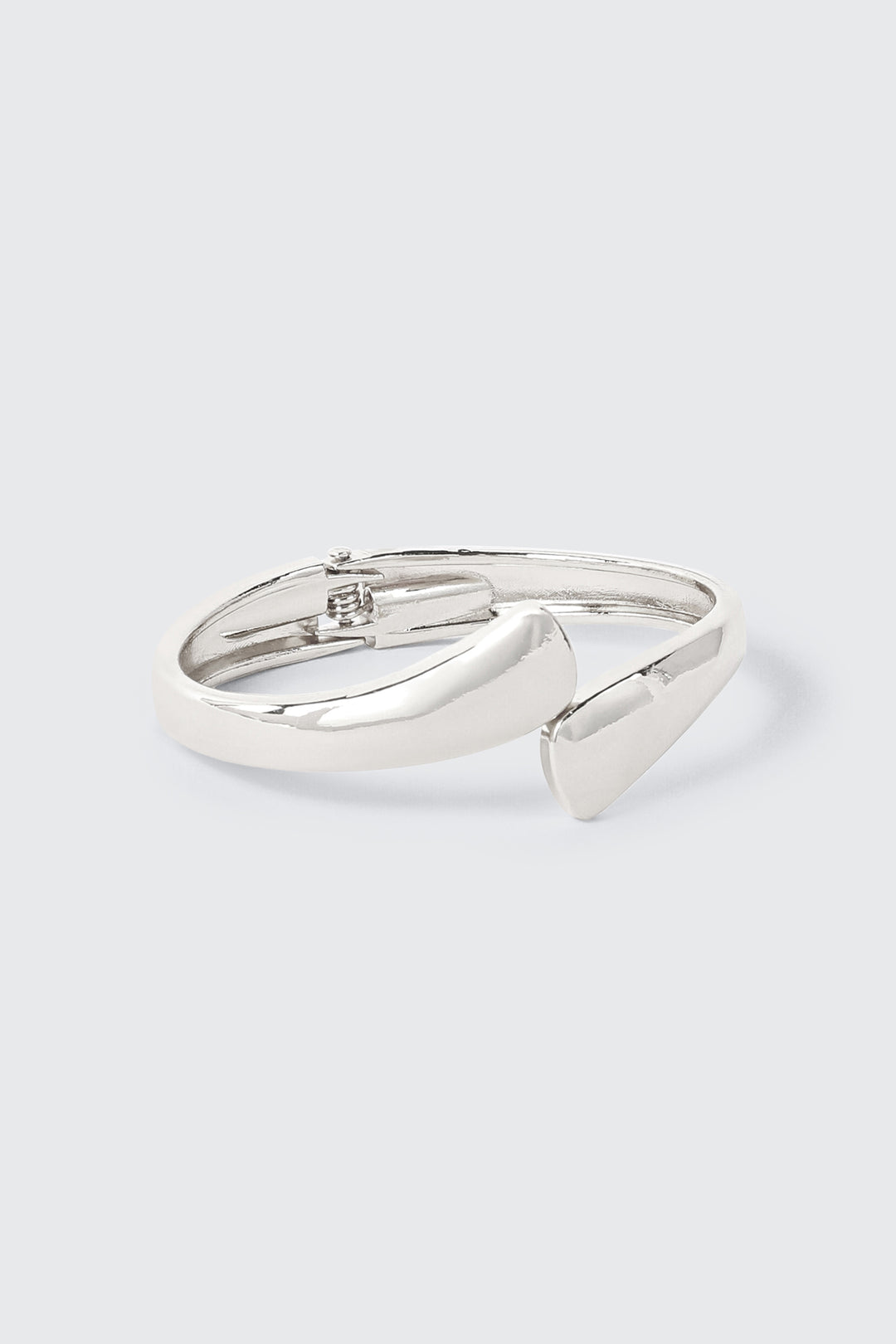 Hinged Wavy Bangle