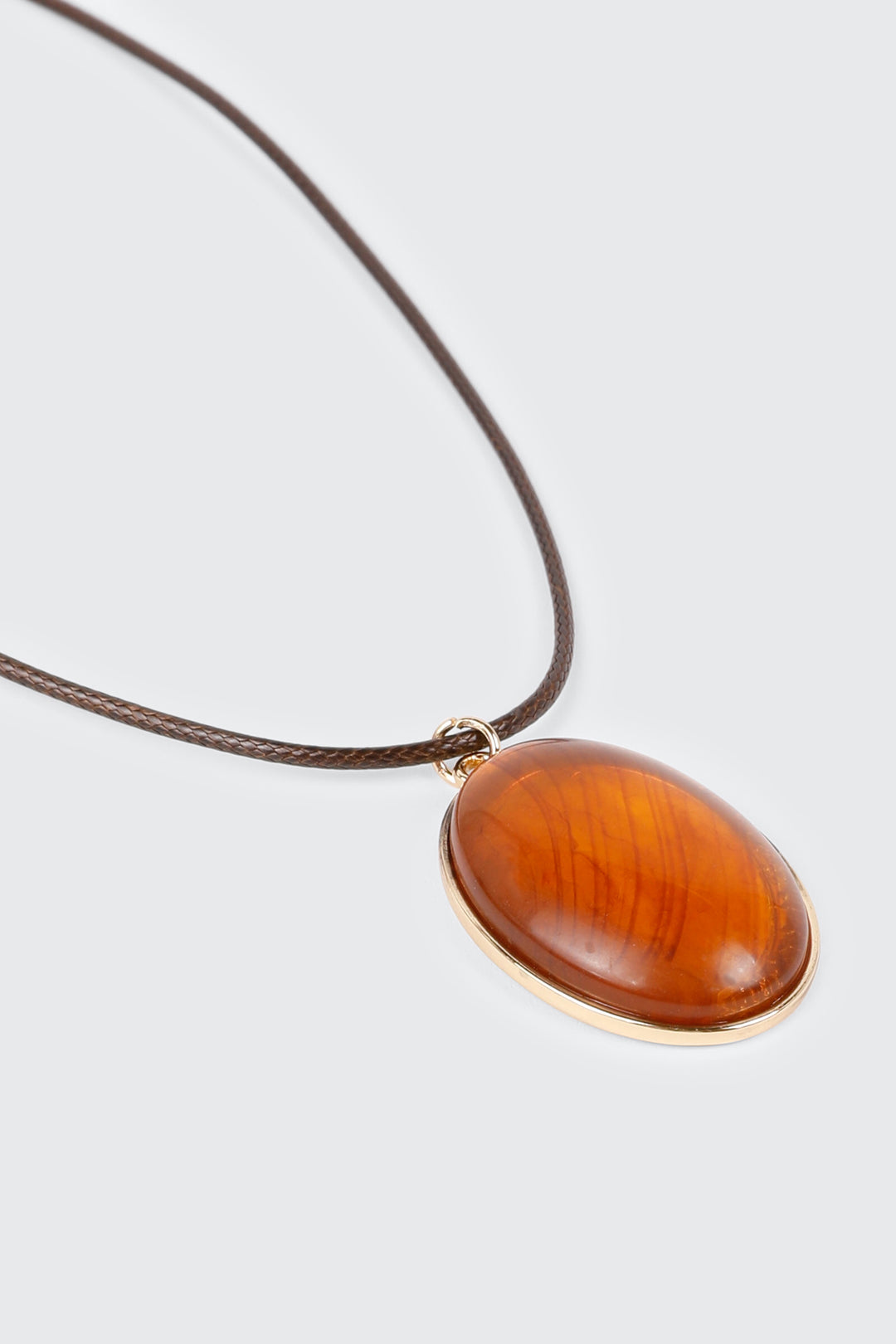 Collier cordon à pendentif ovale