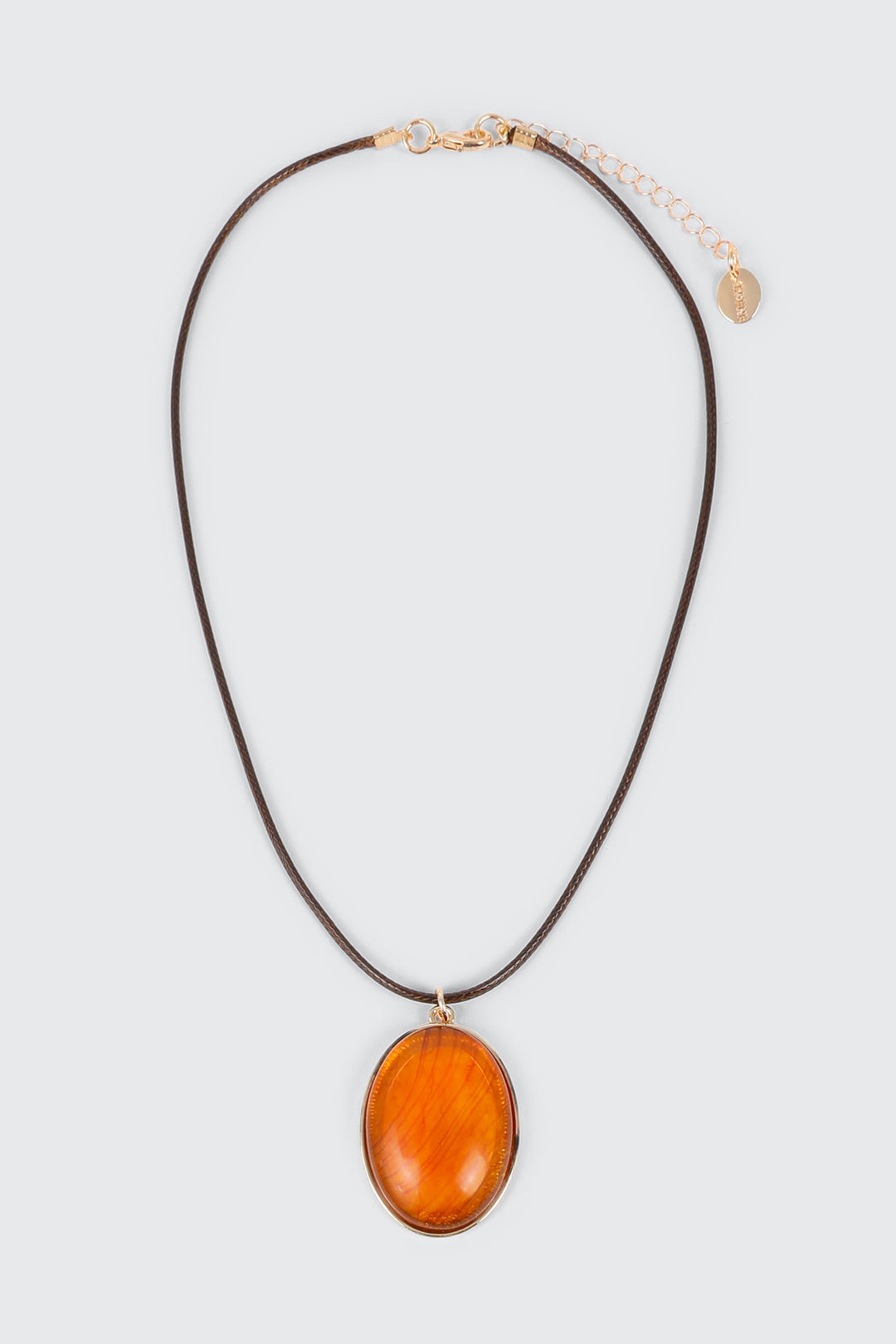 Collier cordon à pendentif ovale