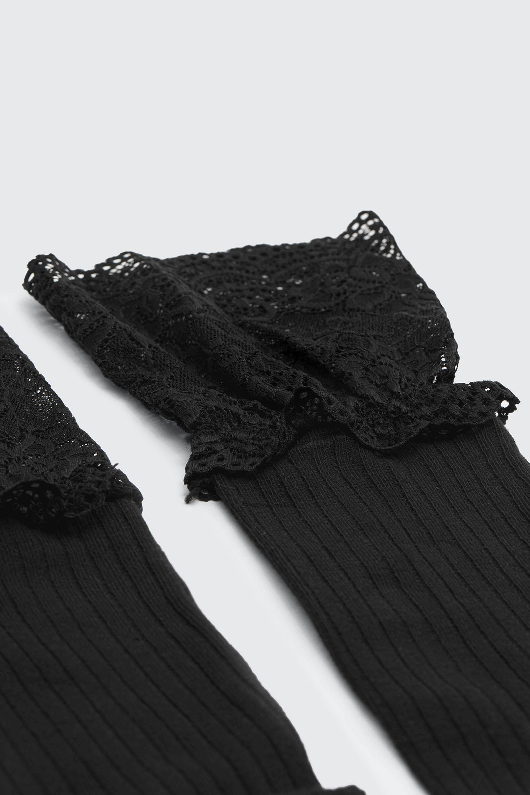 Chaussettes aux genoux avec dentelle