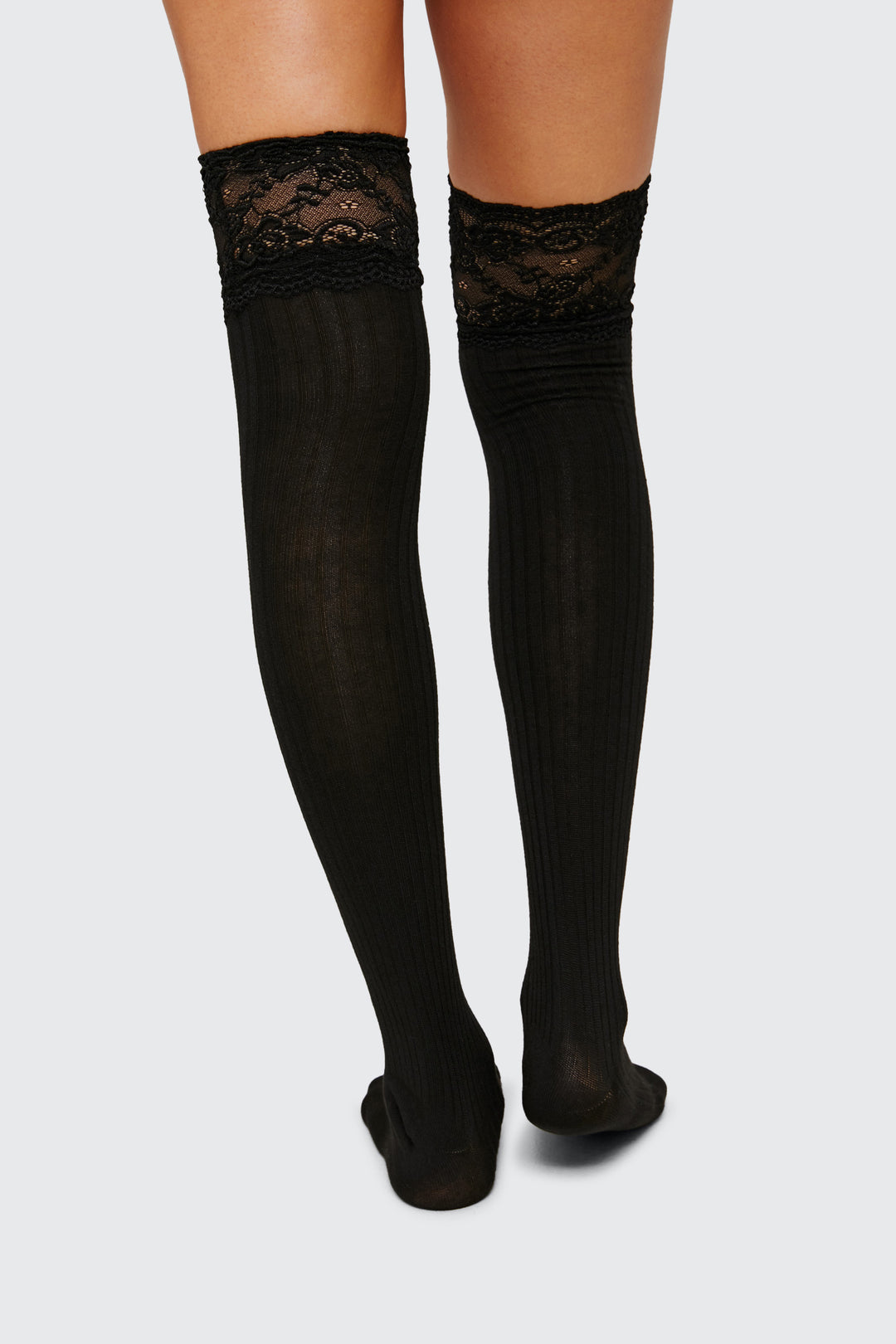 Chaussettes aux genoux avec dentelle