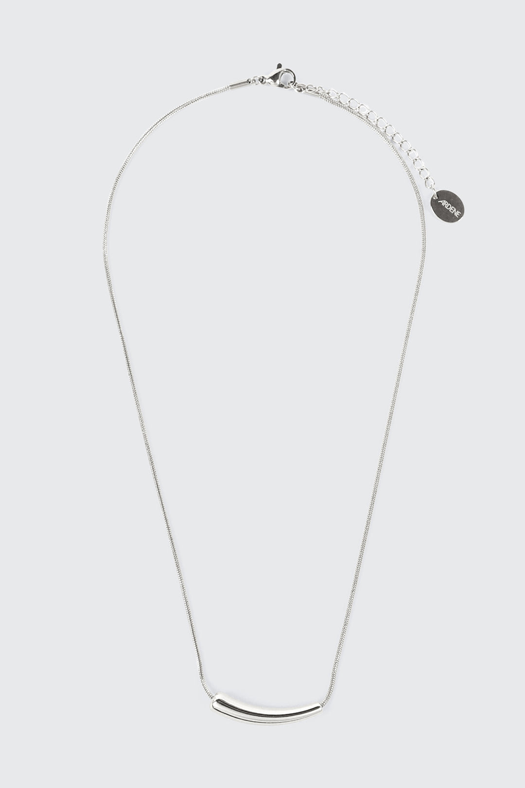 Collier à breloque courbée en acier inoxydable