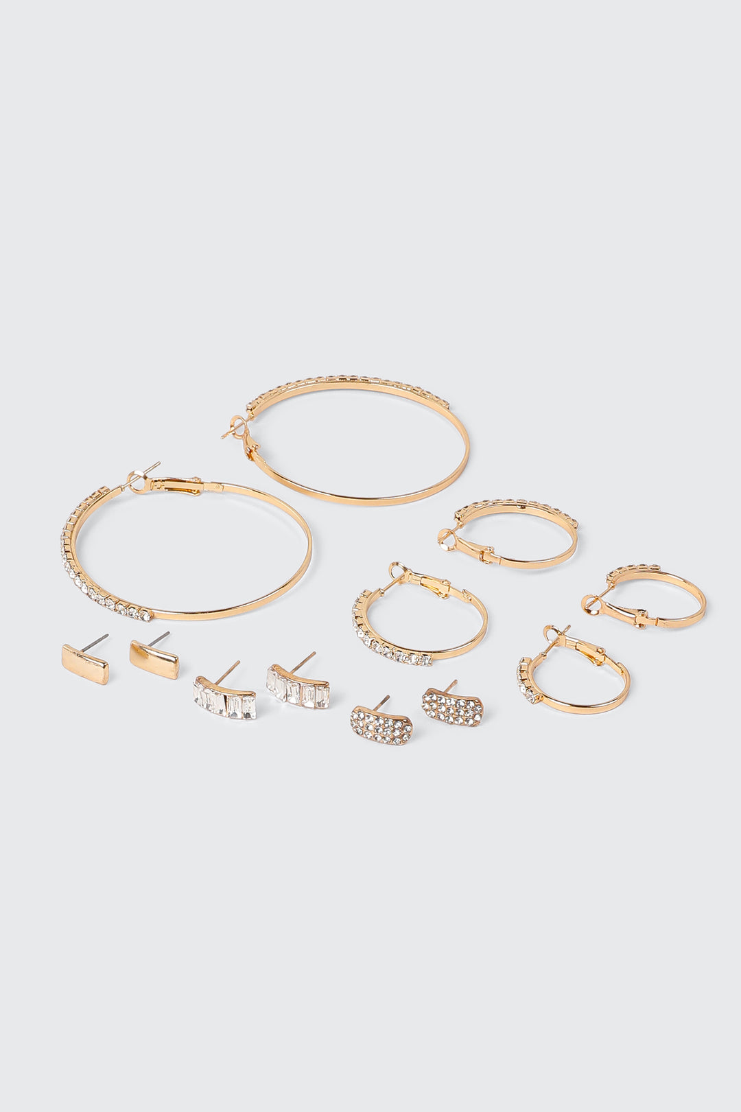 6 paires d’anneaux et de clous d’oreilles