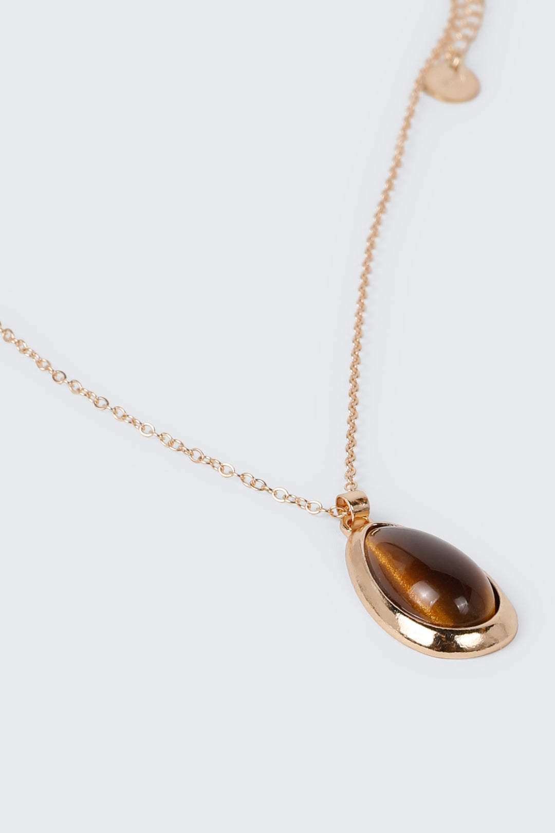 Collier avec pierre œil de chat ovale