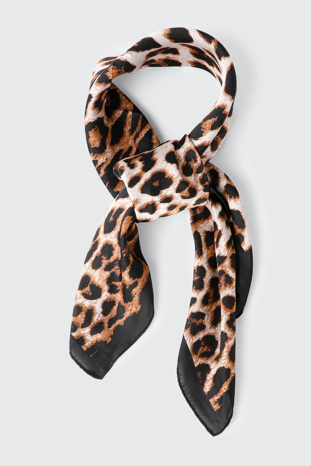 Foulard carré en satin à imprimé léopard