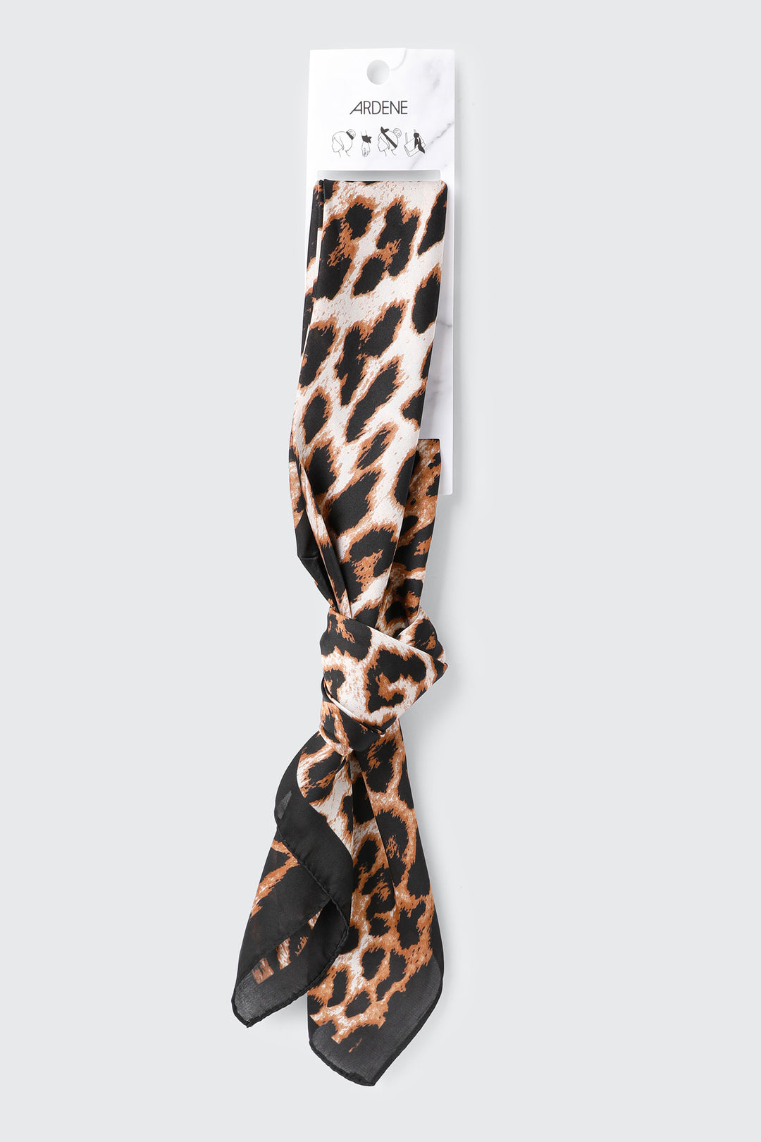 Foulard carré en satin à imprimé léopard
