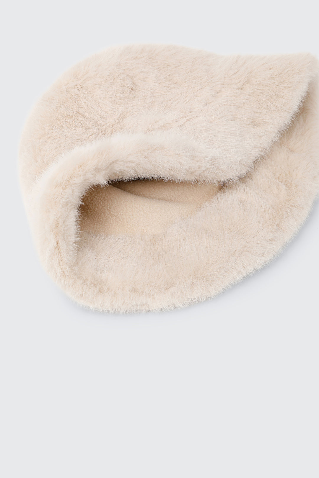 Chapeau cloche en fausse fourrure