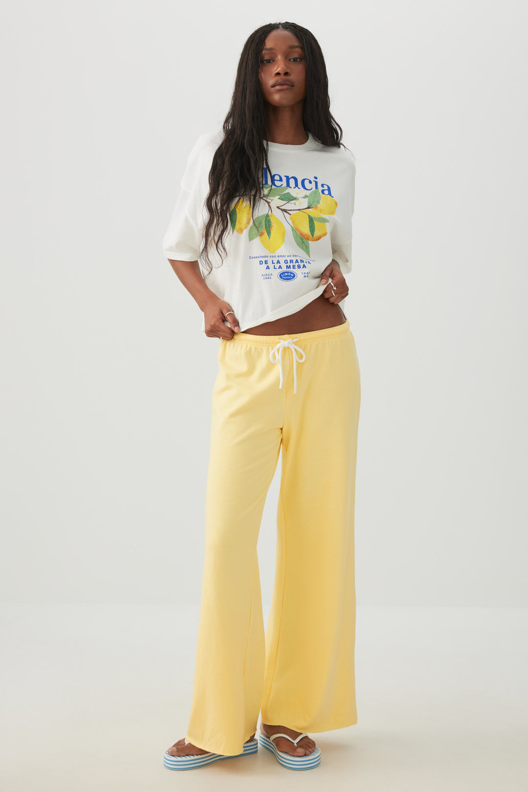 Pantalon jambe large et taille à cordon