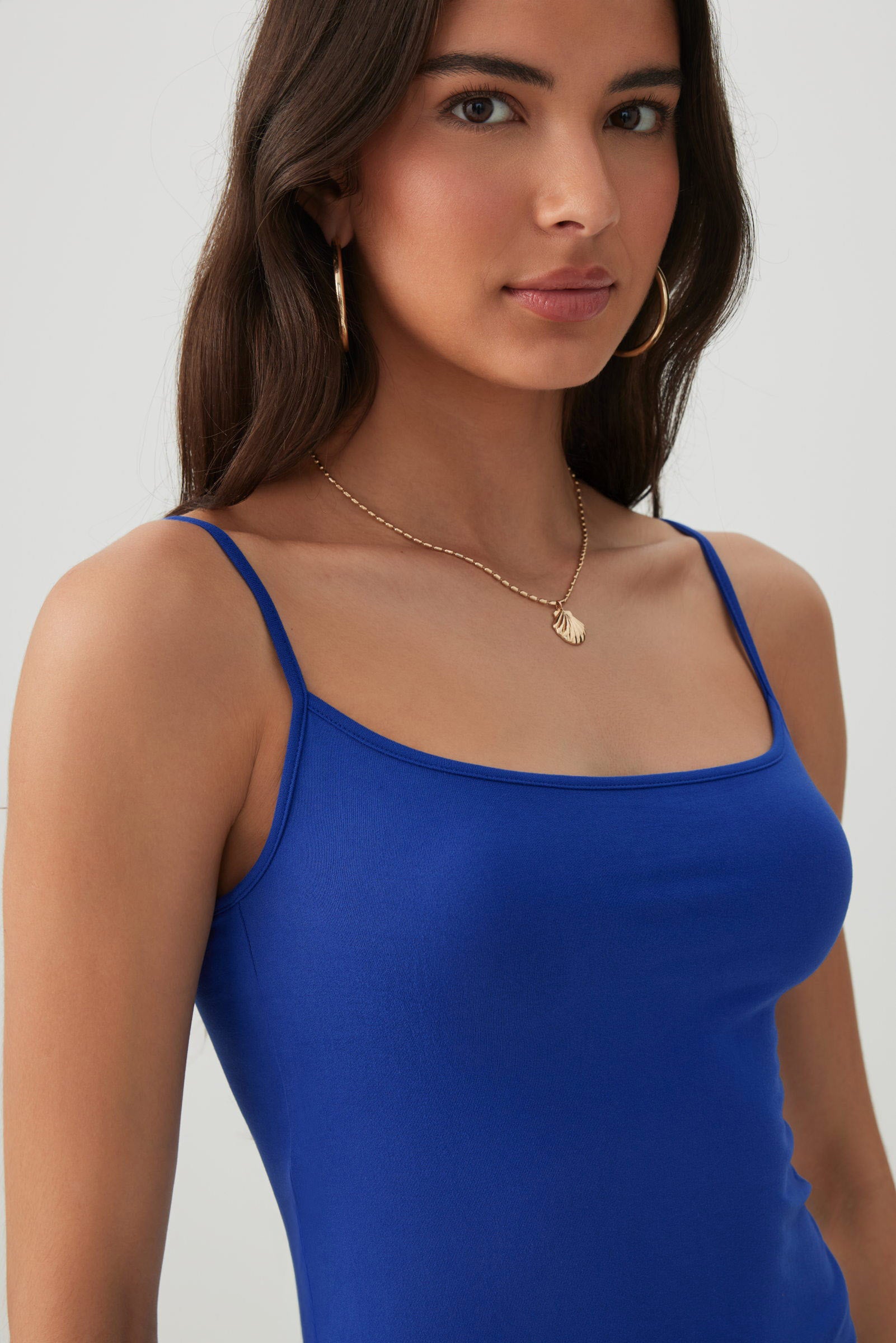Basic Scoop Neck Crop Tank Top | Ardene