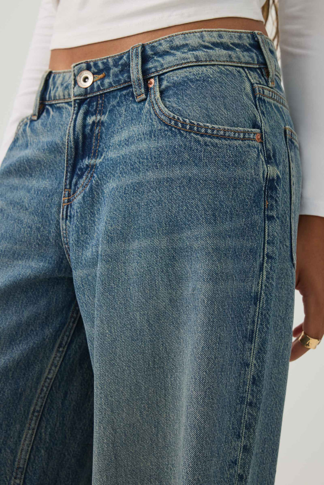 Jean large et taille basse coupe Relâche