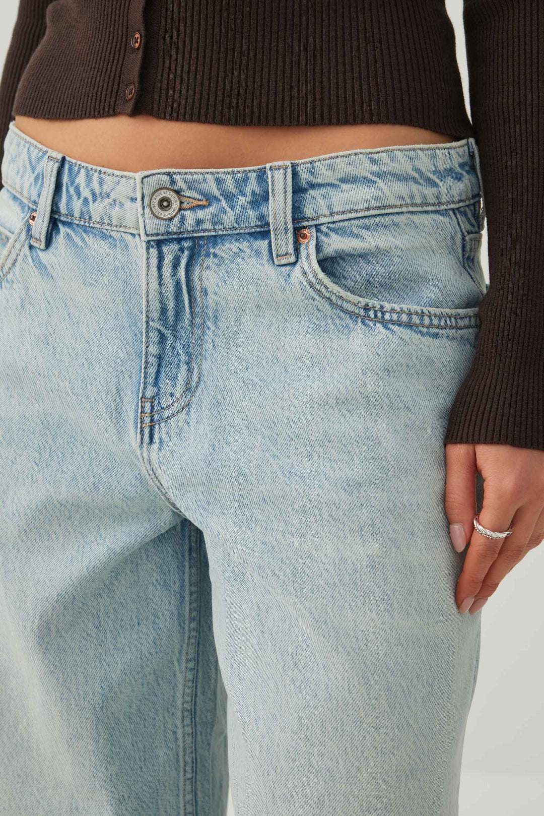 Jean large et taille basse coupe Relâche