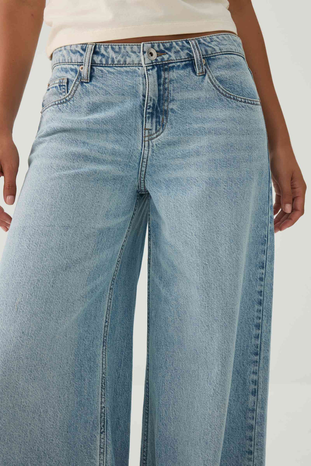  Jean à jambe très large et taille basse coupe Rebelle