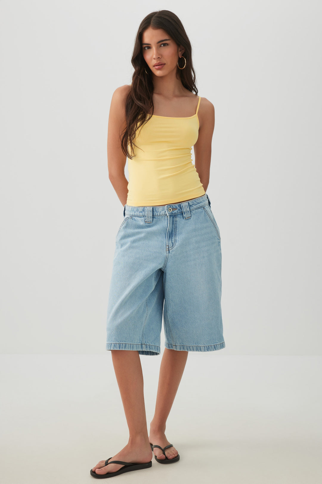 Basic Scoop Neck Crop Tank Top