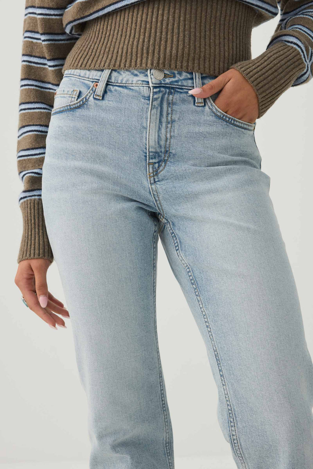 Jean droit ajusté et taille haute coupe Tout-aller