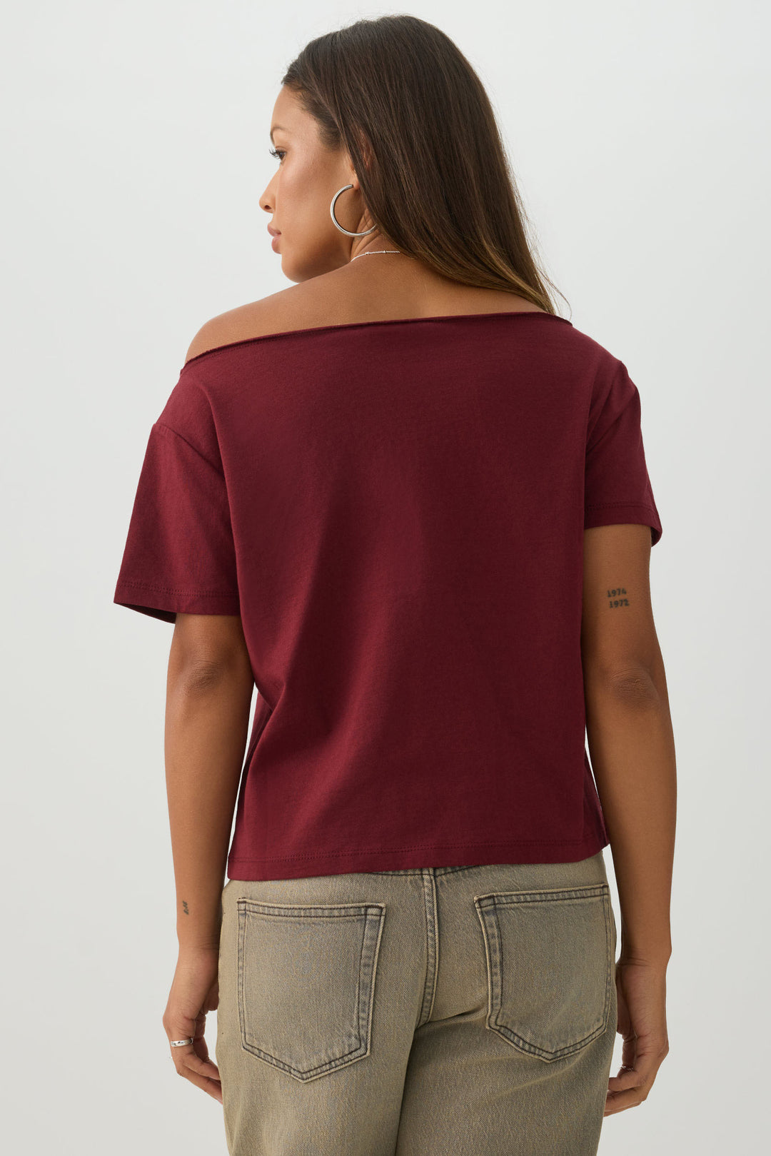 T-shirt à épaules dénudées graphique