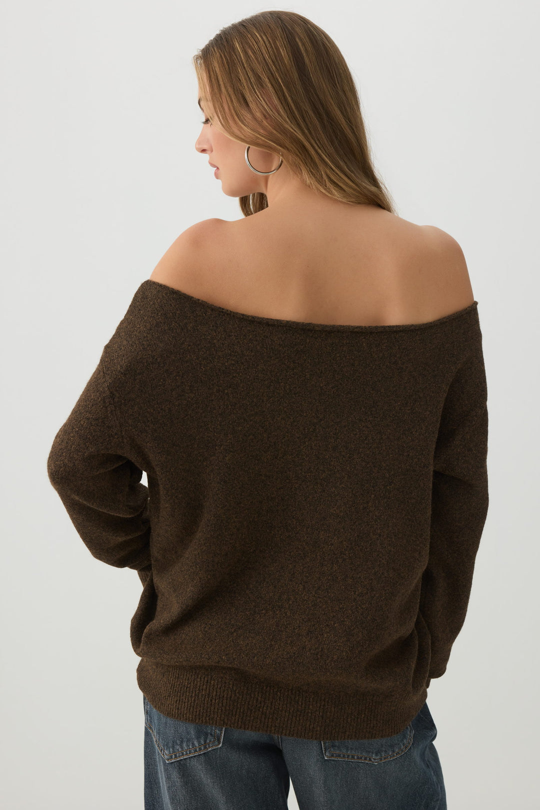 Chandail en tricot à épaules dénudées