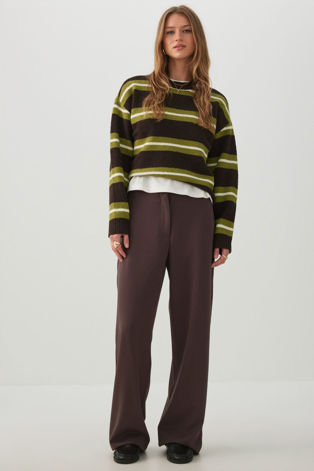 Pantalon à taille mi-haute et jambe large