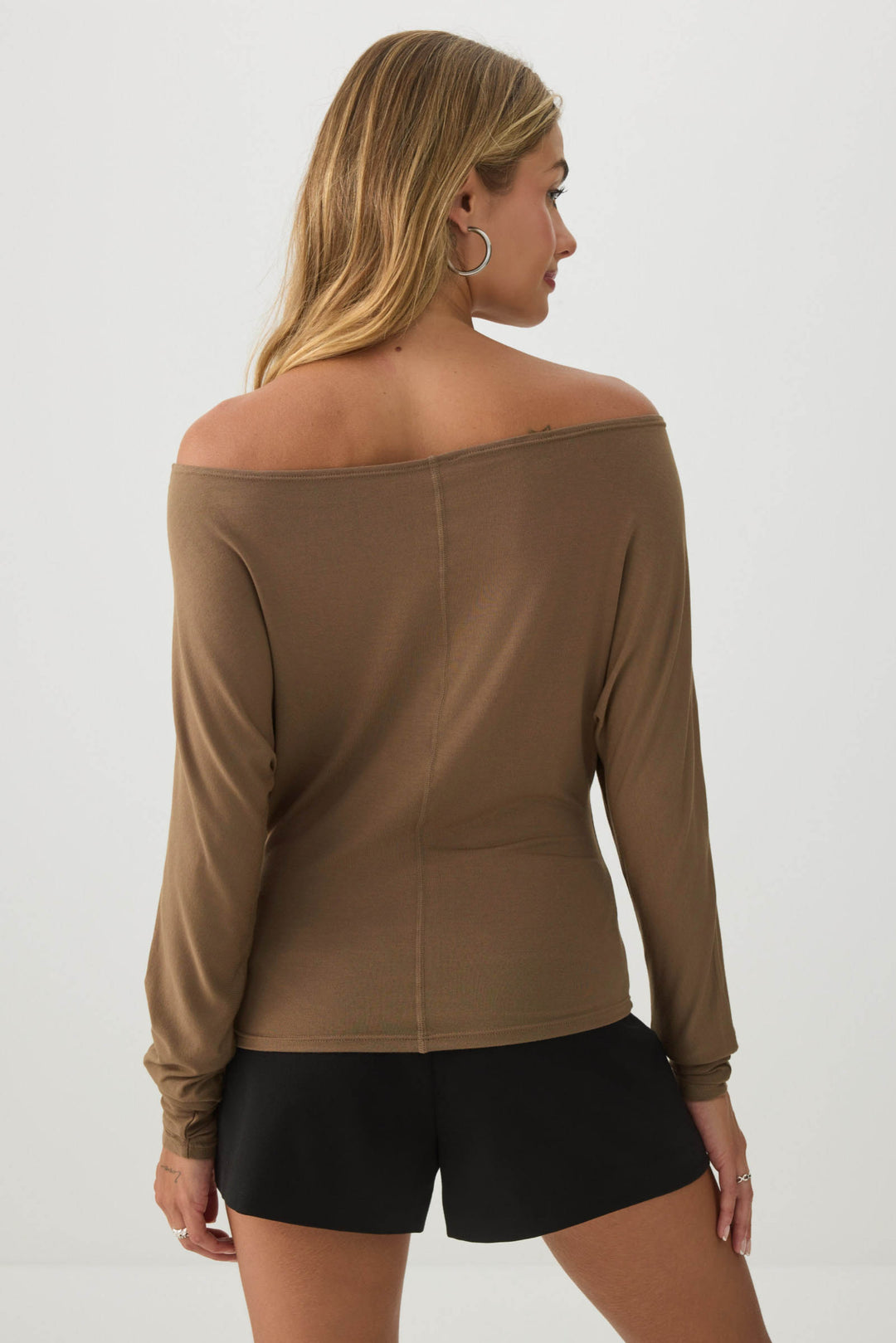 Haut court en tricot à épaules dénudées